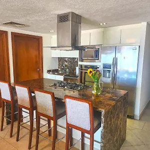 Apartment Amazing Views, Beachfront Grand Venetian, Puerto Vallarta
